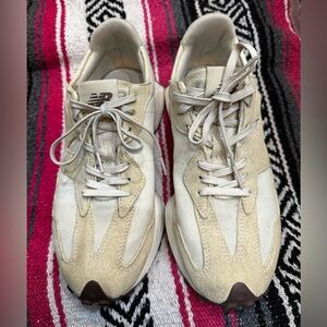 New Balance 327 Sneakers Shoe
Sz US Women’s 9.5/Men’s 7.5/EU 41
Neutral/Brown